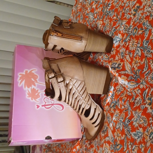 Jellypop Leather Sandals - Picture 4 of 5